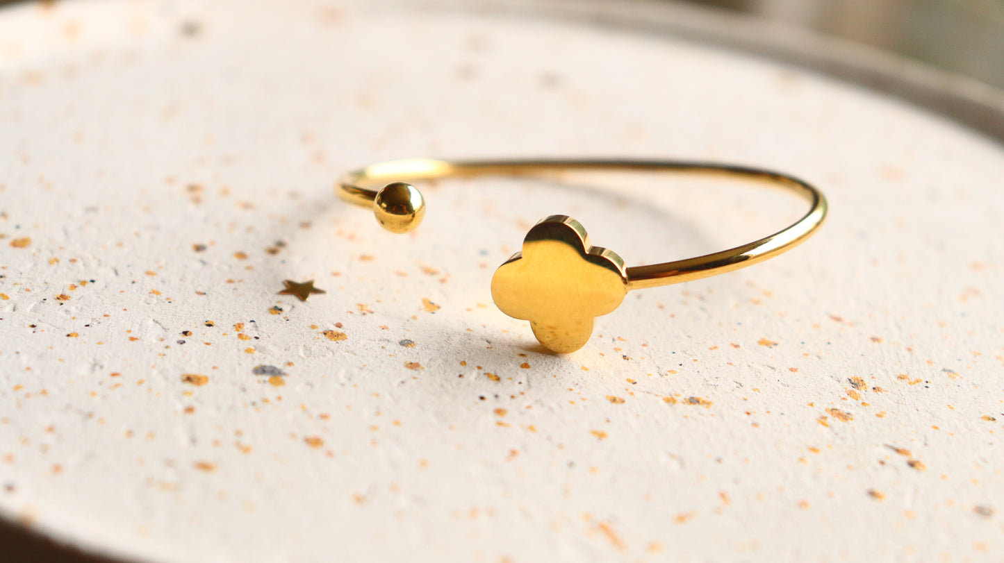 Clover Gold Bangle