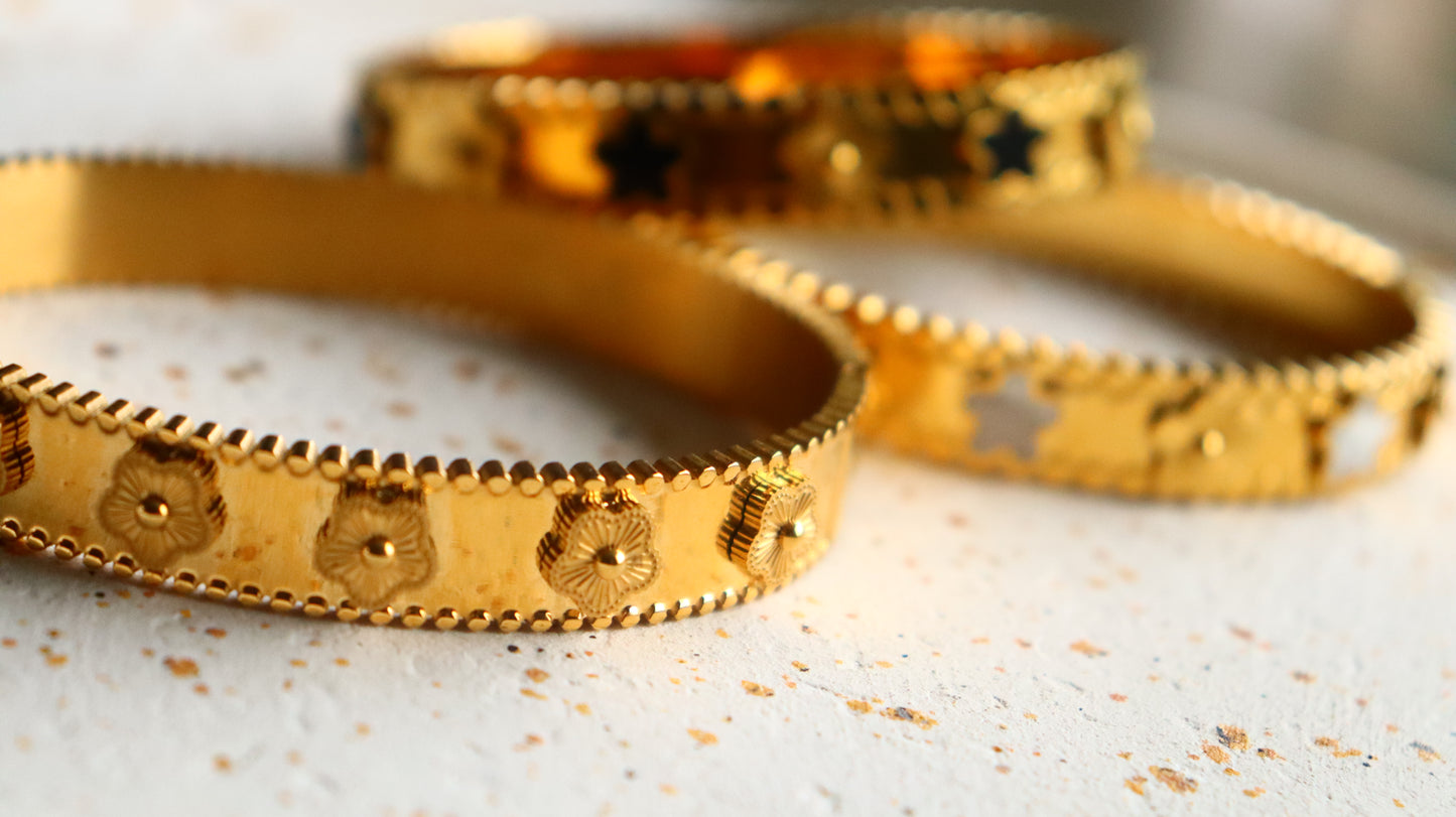 Pretty Flower Bangle